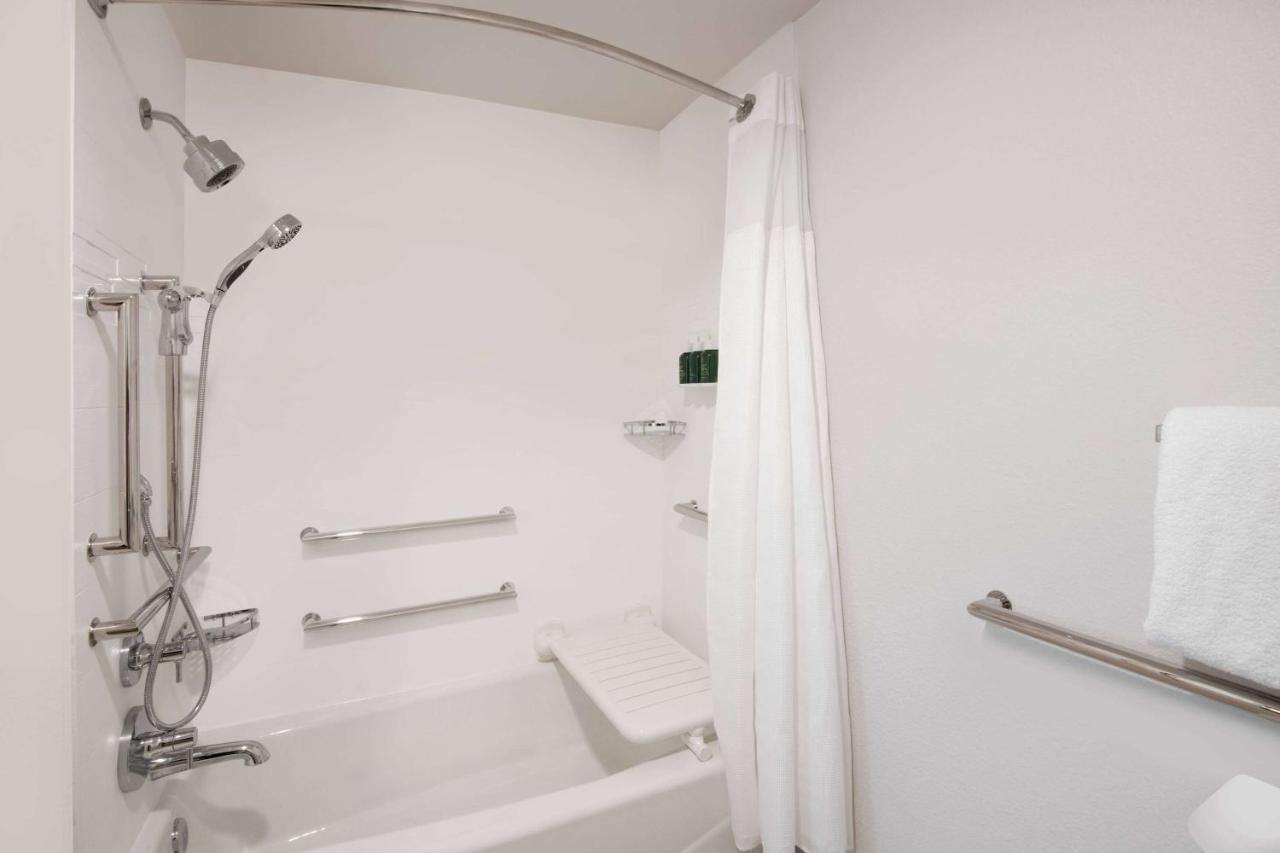 Studio Suite King with Tub - Mobility Accessible at Sonesta ES Suites Atlanta Alpharetta North Point Mall