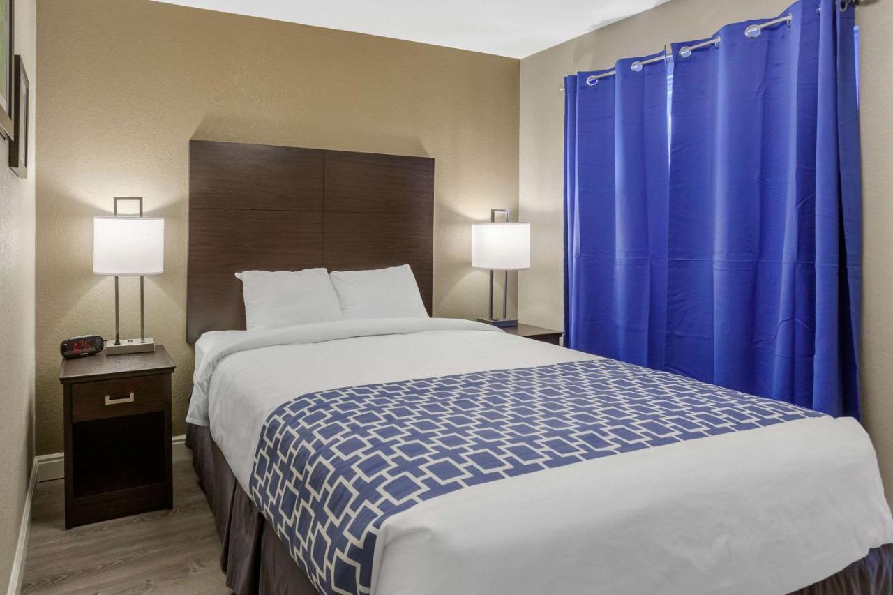 Queen Room - Non-Smoking at Rodeway Inn & Suites Ontario