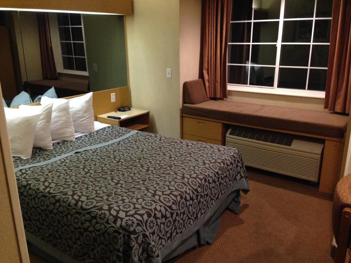 Queen Room - Non-Smoking at Days Inn by Wyndham Sturbridge