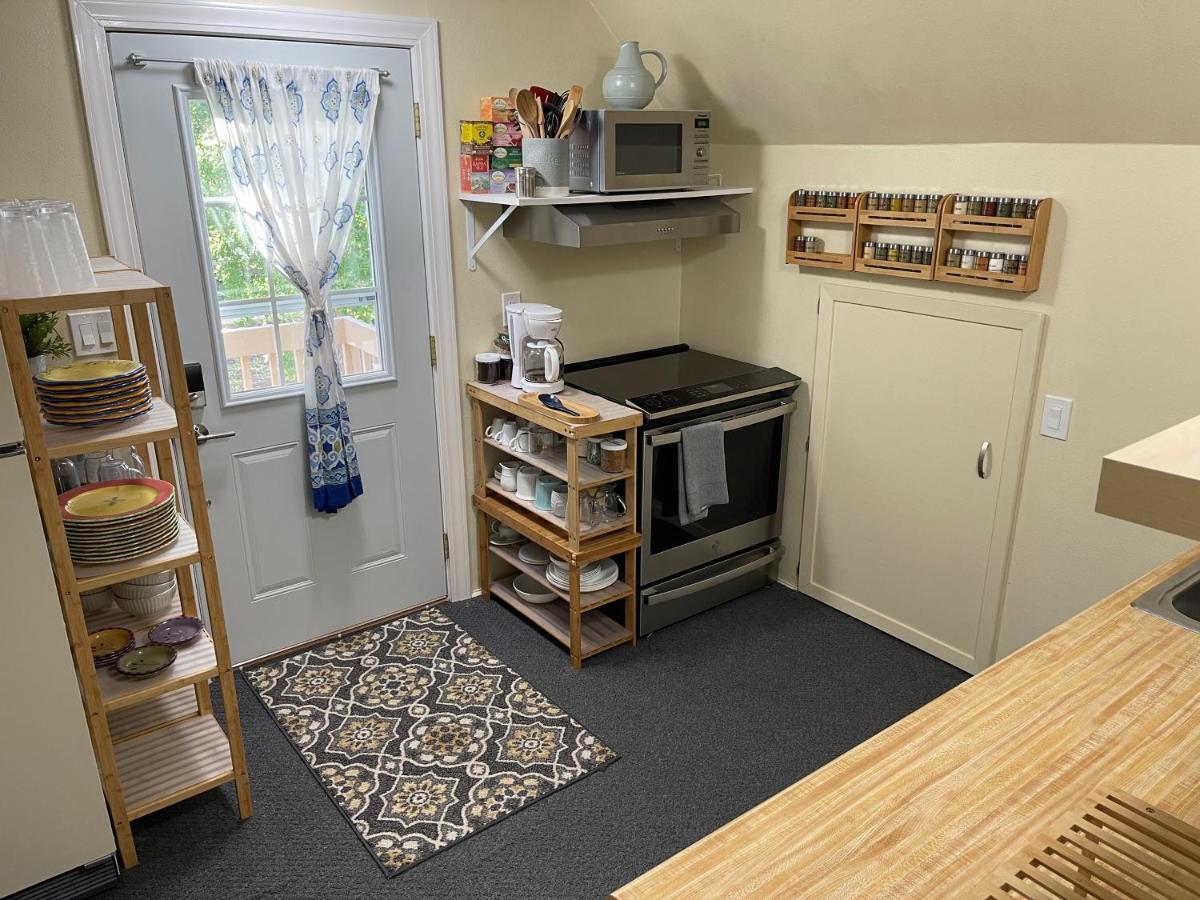 | Sunlight Splendor Apartment at Twin Oaks Inn by the Trails