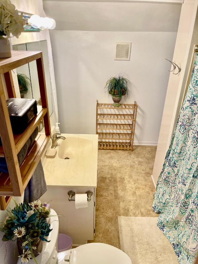 | Sunlight Splendor Apartment at Twin Oaks Inn by the Trails