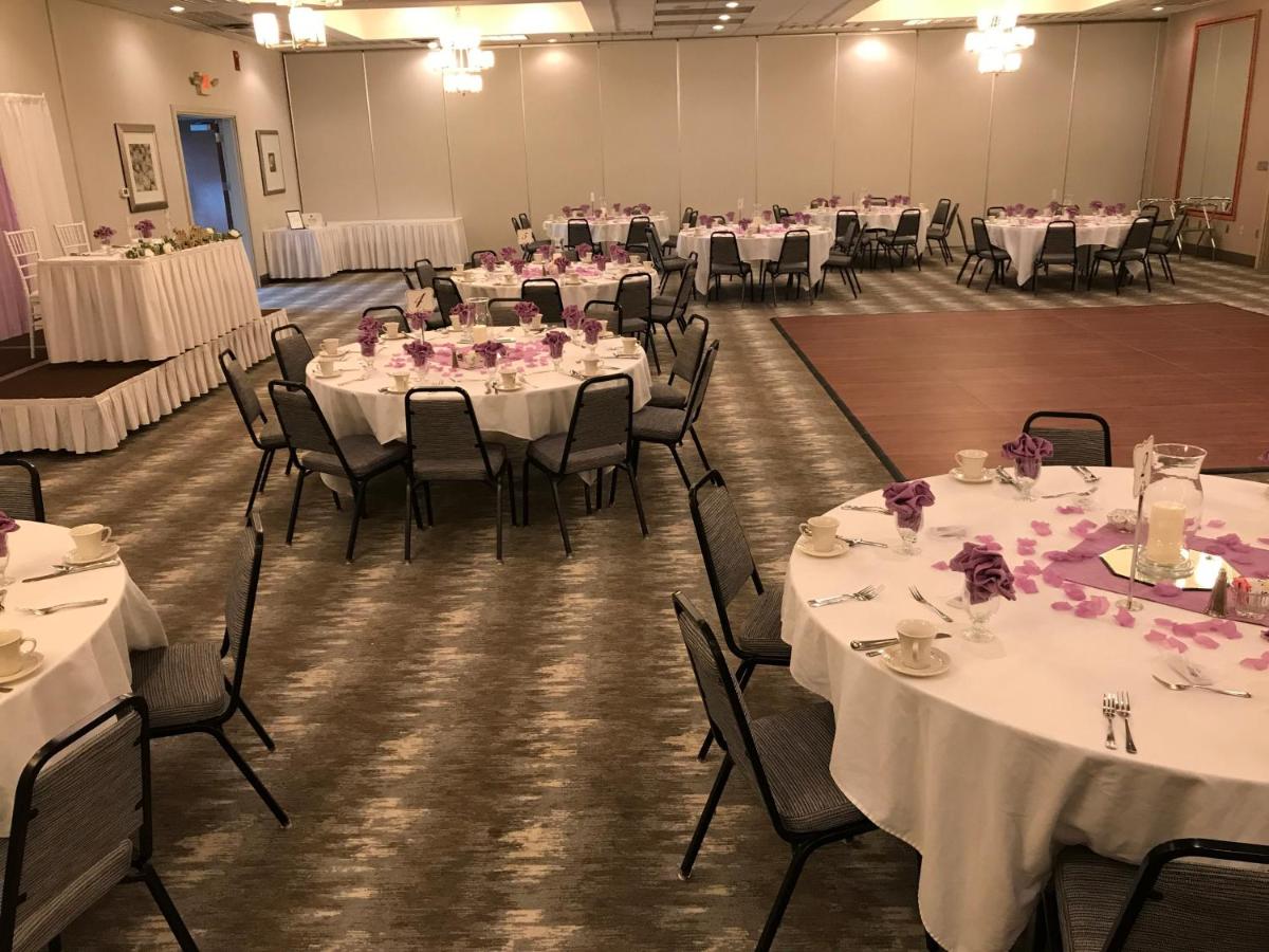 | Holiday Inn Martinsburg, an IHG Hotel