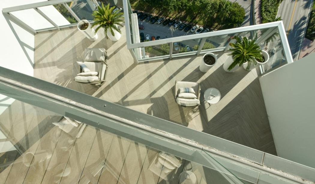 | Upper Penthouse With 2nd Story Expensive Pool Deck