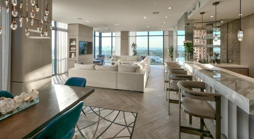 | Upper Penthouse With 2nd Story Expensive Pool Deck