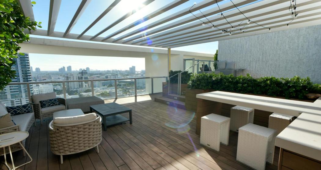 | Upper Penthouse With 2nd Story Expensive Pool Deck