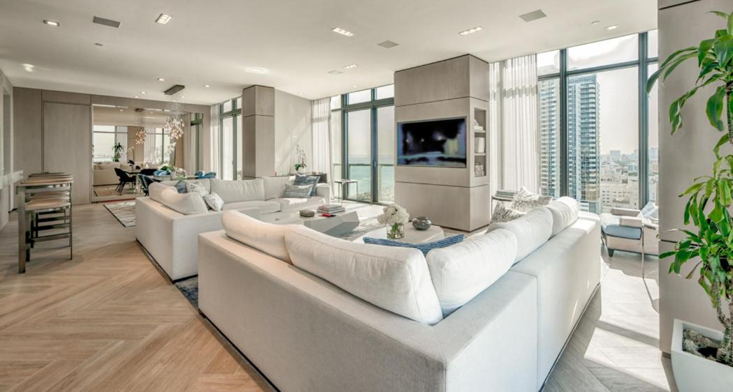 | Upper Penthouse With 2nd Story Expensive Pool Deck