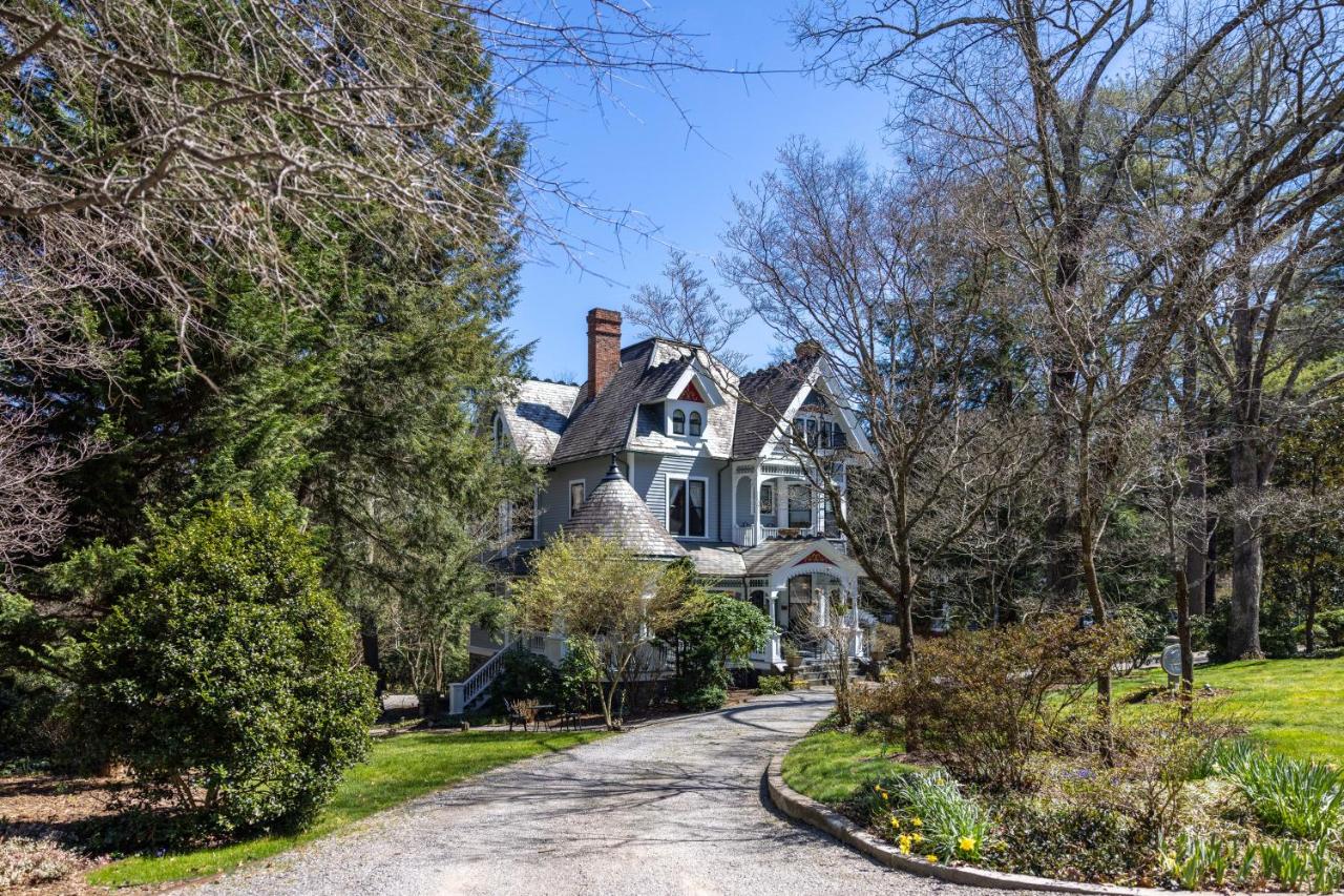 | The 1899 Wright Inn & Carriage House