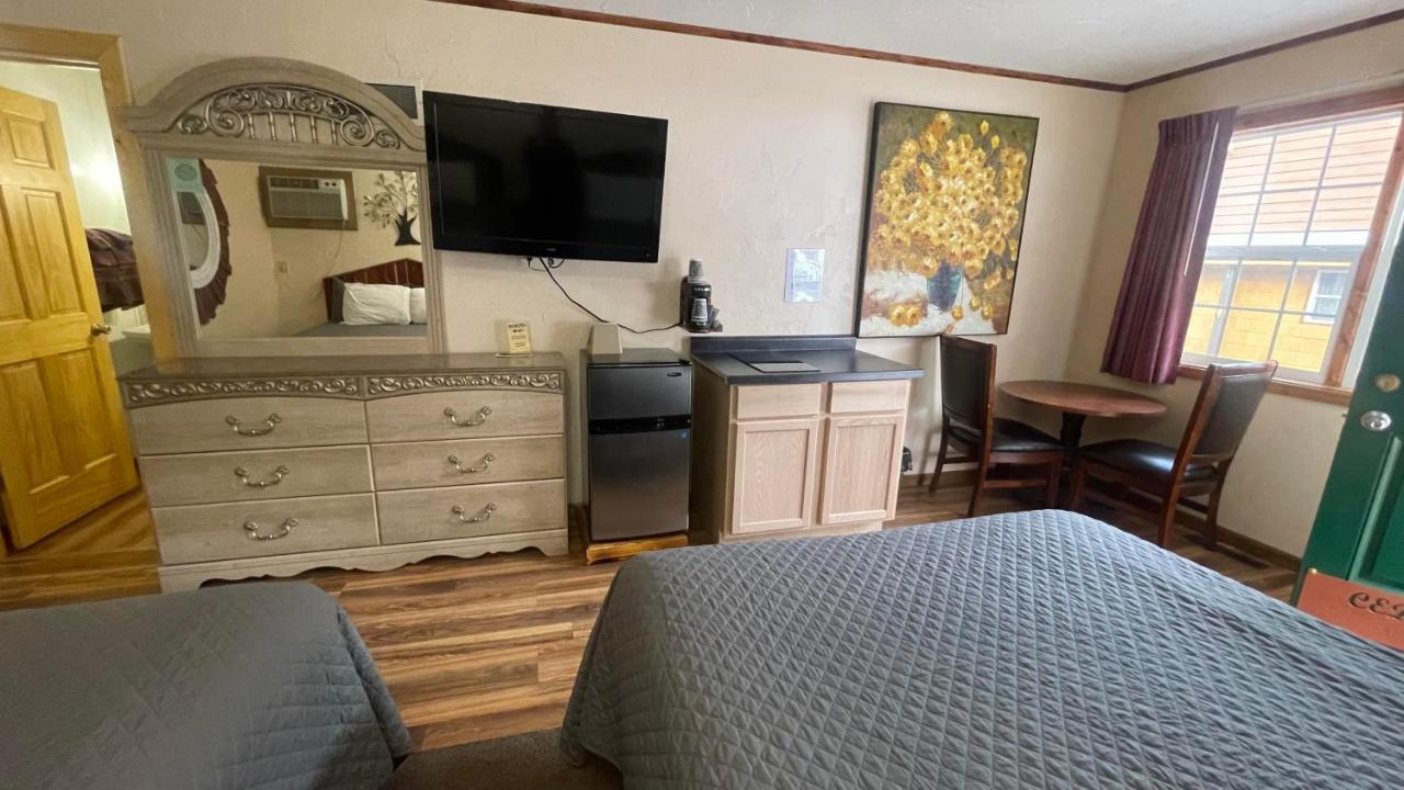  | Cedar Wood Inn