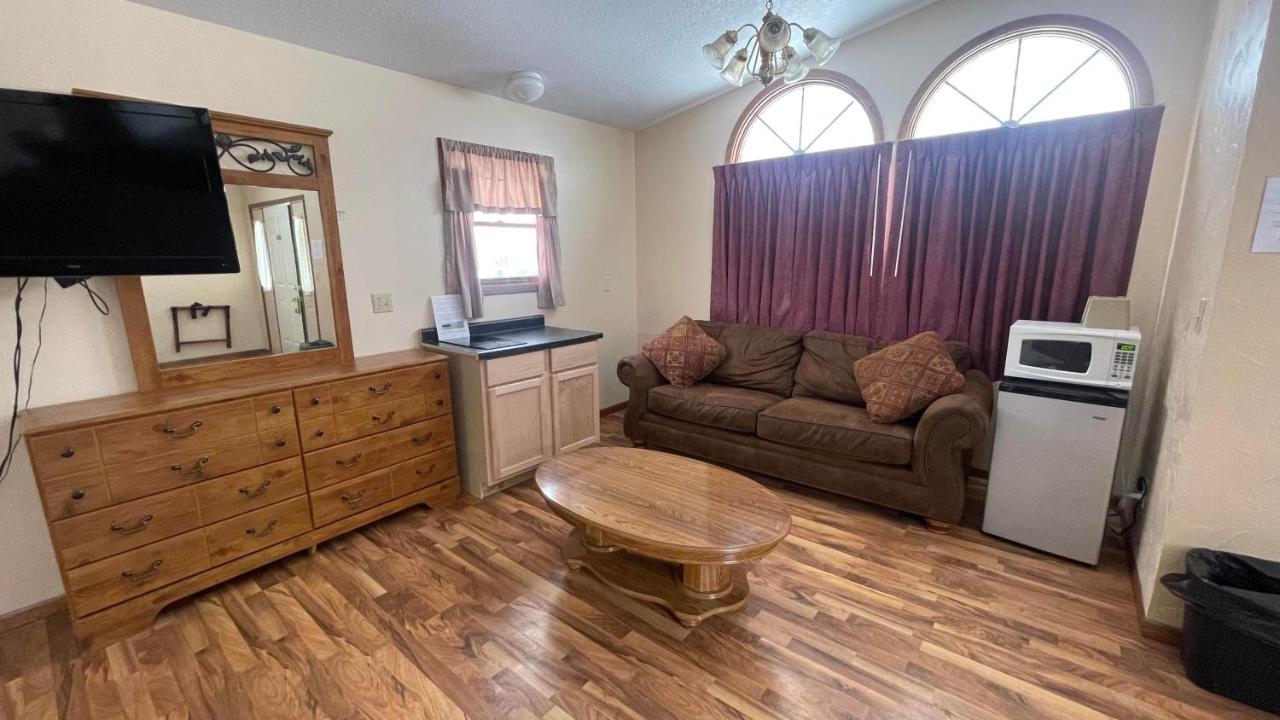  | Cedar Wood Inn