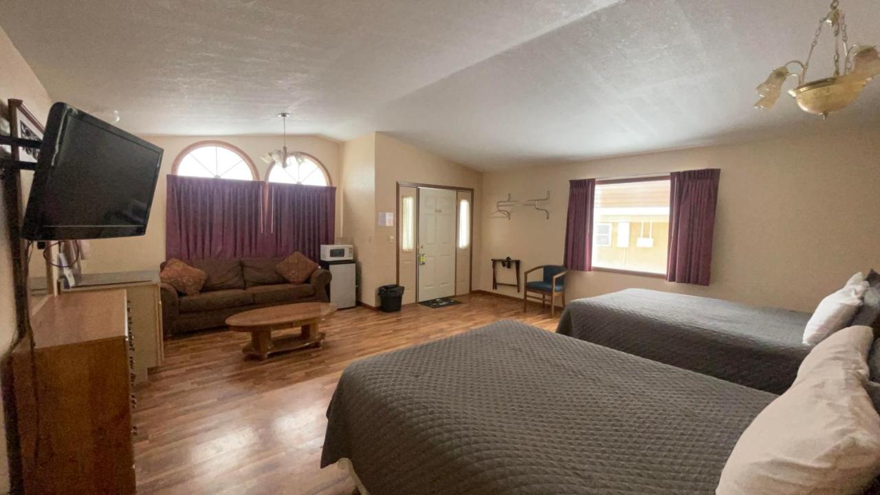  | Cedar Wood Inn