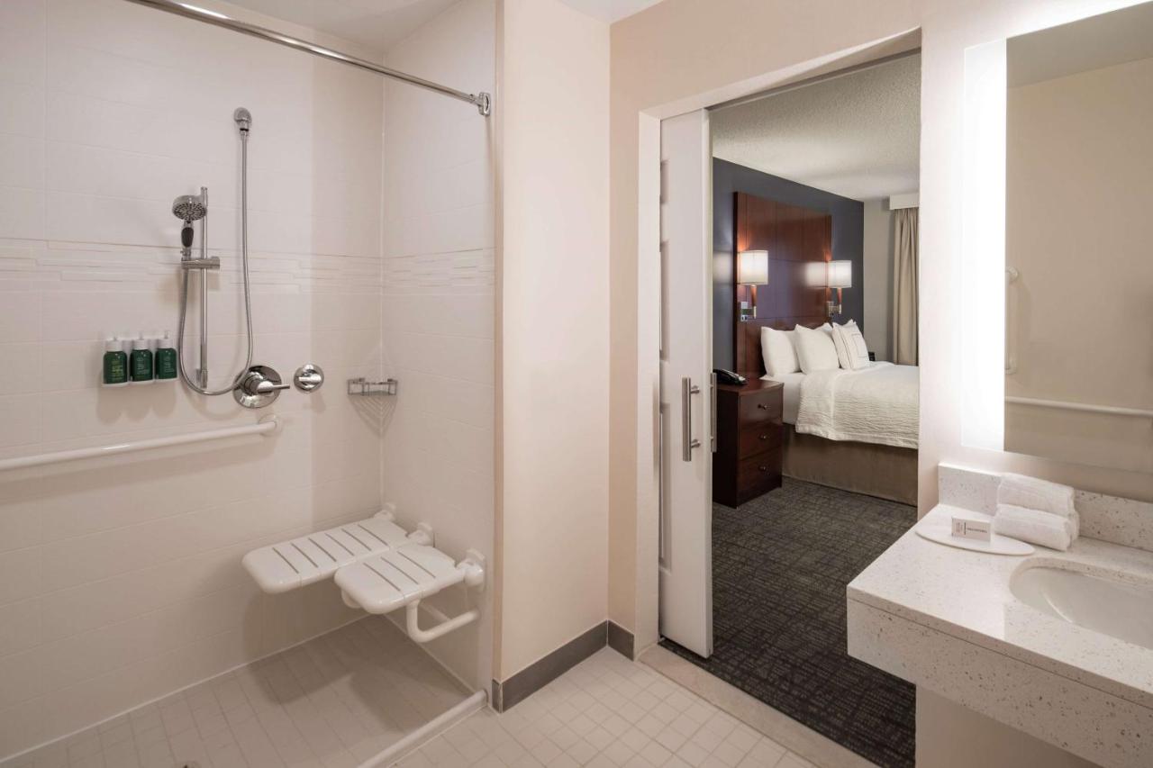 Queen Studio Suite with Roll-In Shower - Mobility Accessible at Sonesta ES Suites Nashville Brentwood