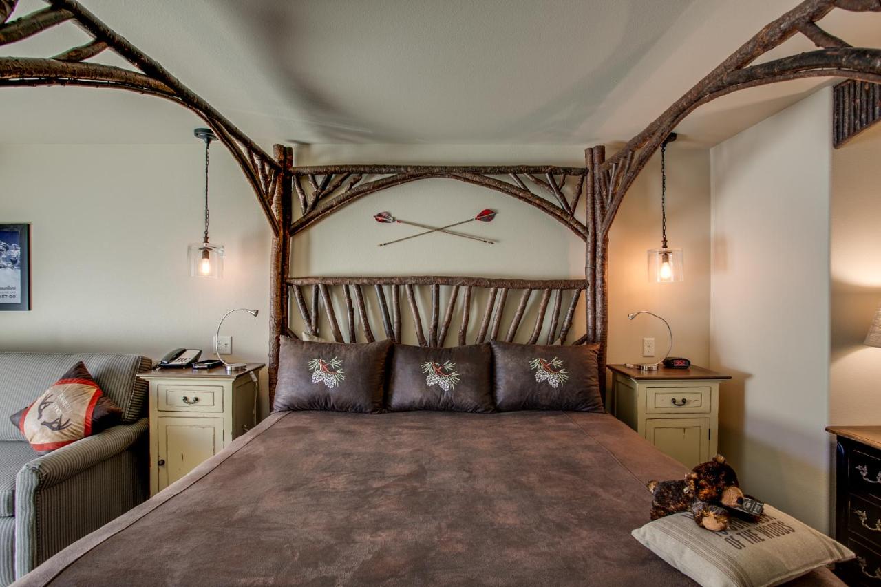 Executive Single Room with Balcony at Bavarian Lodge