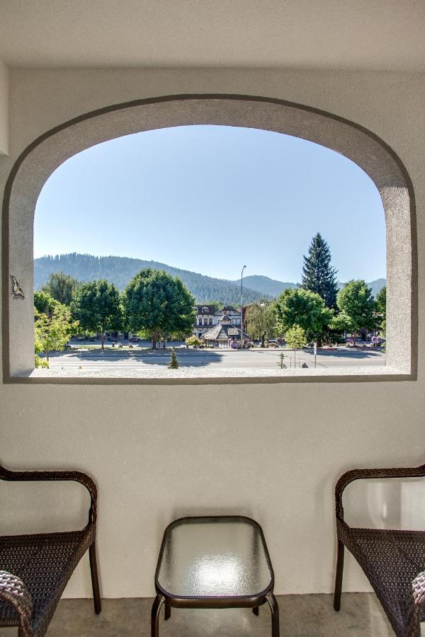 Executive Single Room with Balcony at Bavarian Lodge