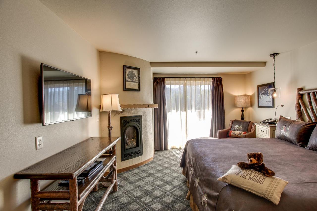 Deluxe Single Room with Balcony at Bavarian Lodge