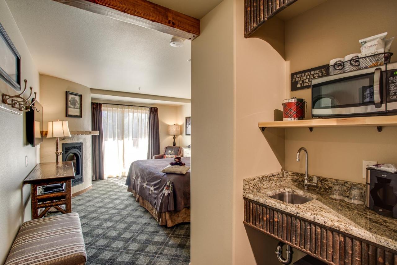 Deluxe Single Room with Balcony at Bavarian Lodge