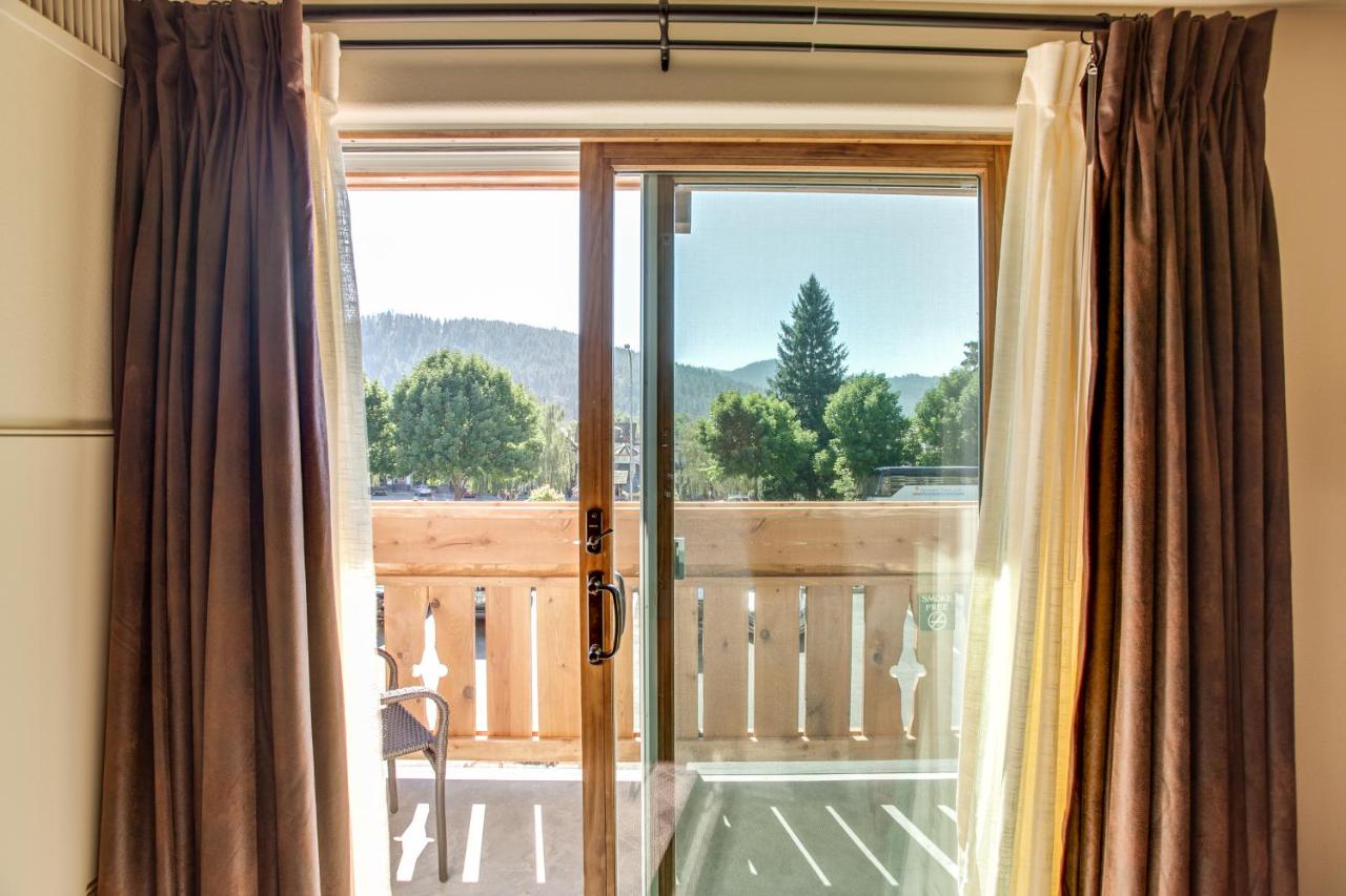 Deluxe Single Room with Balcony at Bavarian Lodge