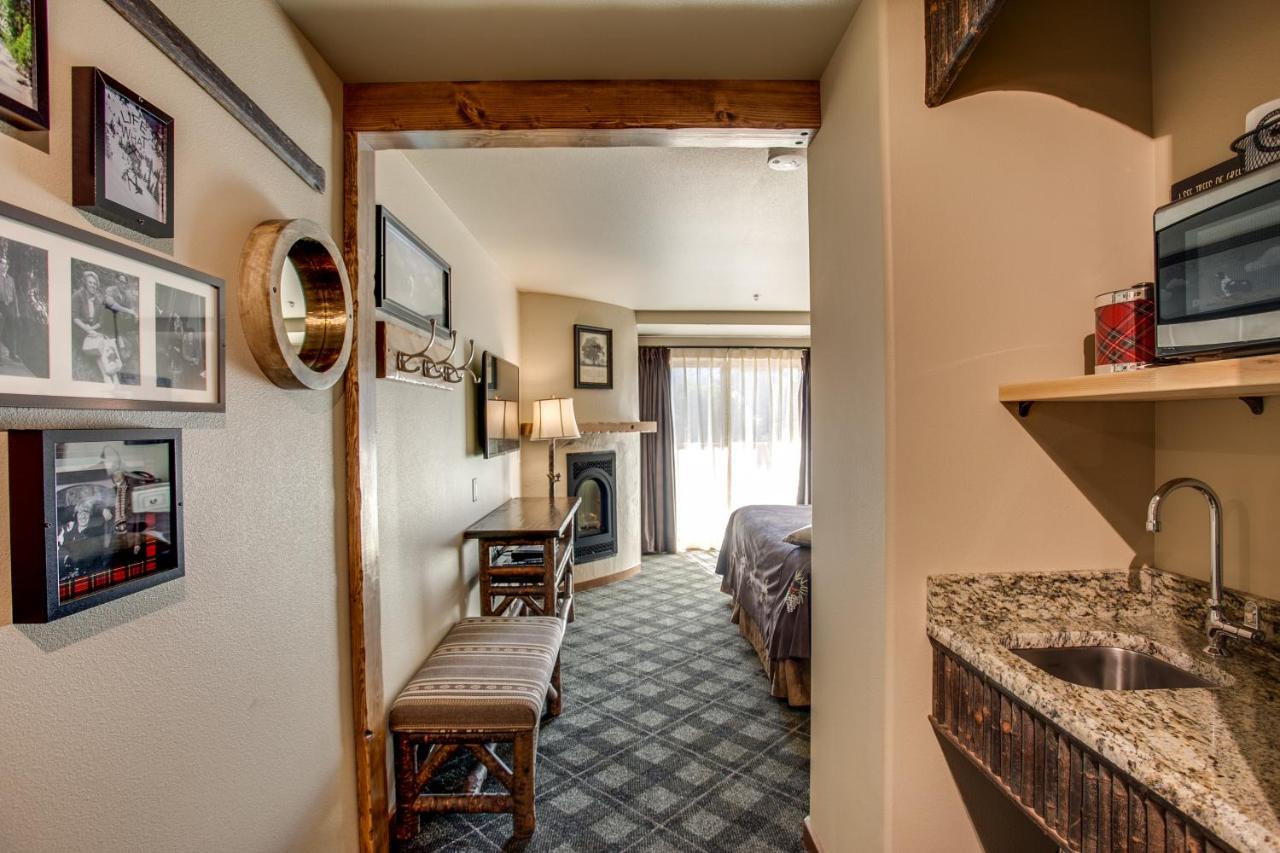 Deluxe Single Room with Balcony at Bavarian Lodge