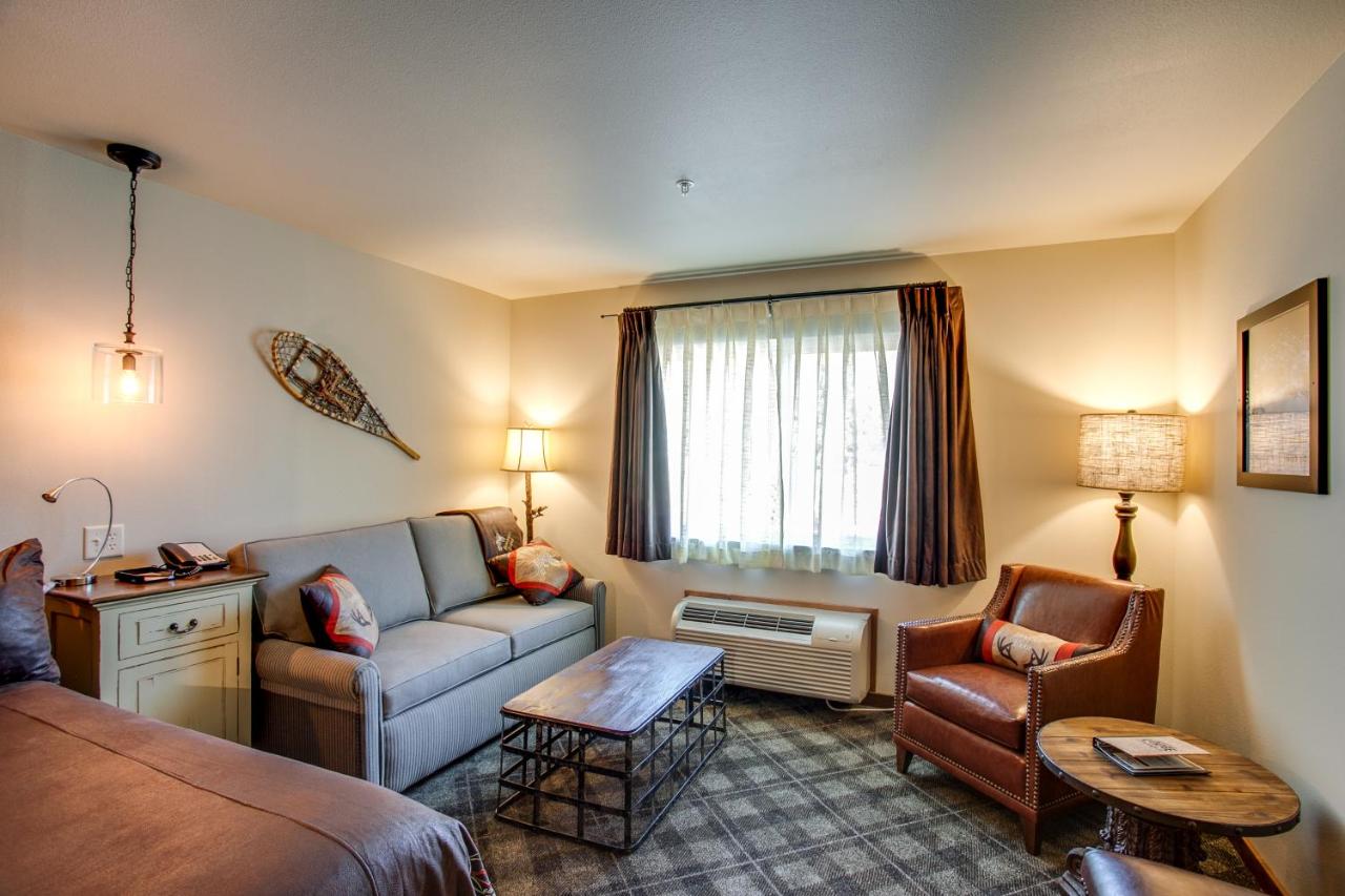 King Room with Mountain View at Bavarian Lodge