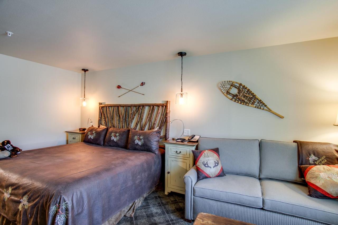 King Room with Mountain View at Bavarian Lodge