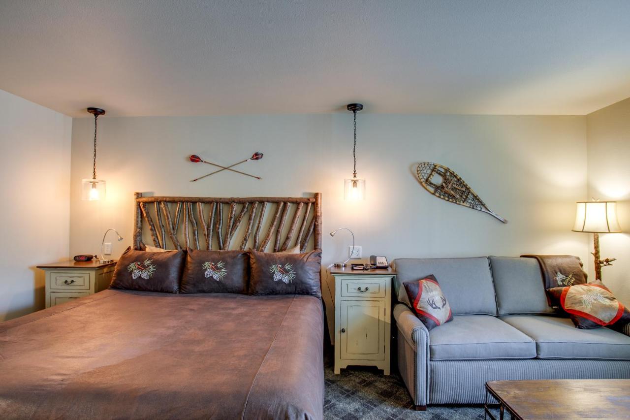 King Room with Mountain View at Bavarian Lodge