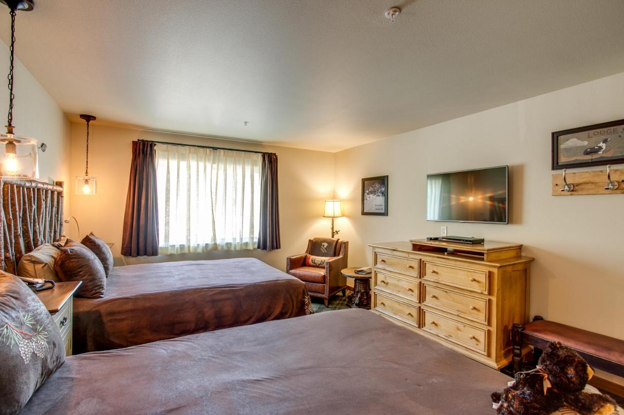 Deluxe Double Room with Mountain View at Bavarian Lodge