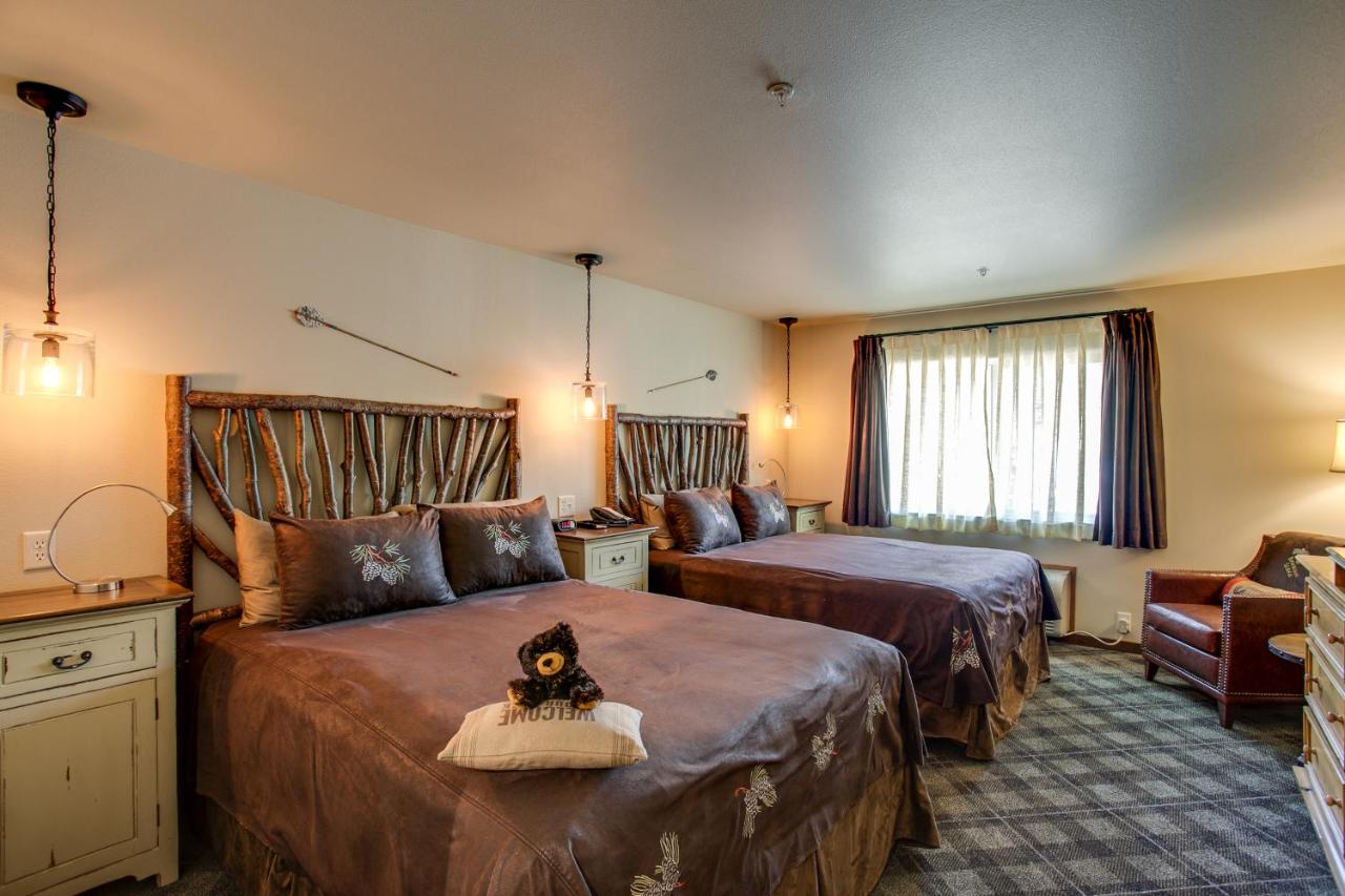 Deluxe Double Room with Mountain View at Bavarian Lodge