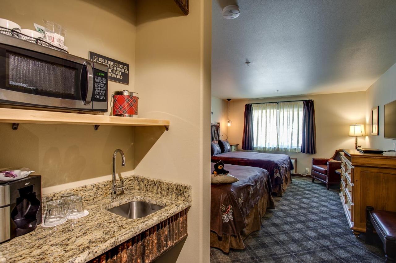 Deluxe Double Room with Mountain View at Bavarian Lodge