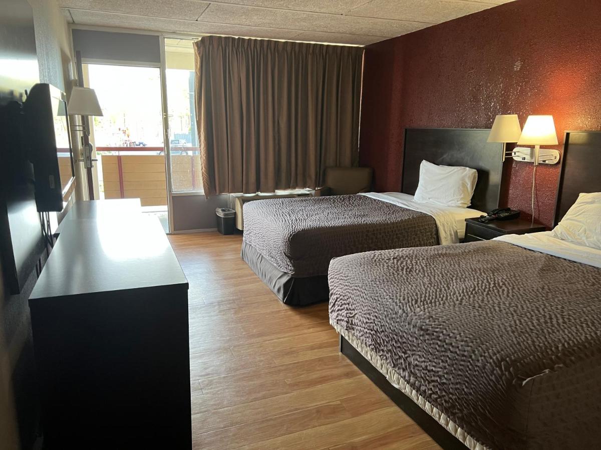 2 Queen Beds Non Smoking at Knights Inn Ashland