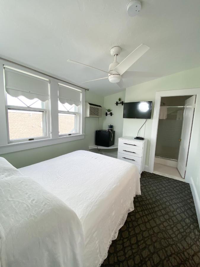 | By The Sea Guests Bed & Breakfast and Suites