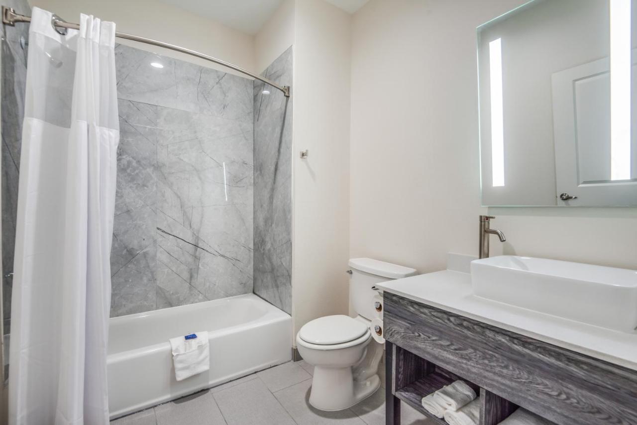 Suite at Americas Best Value Inn & Suites Houston at Hwy 6