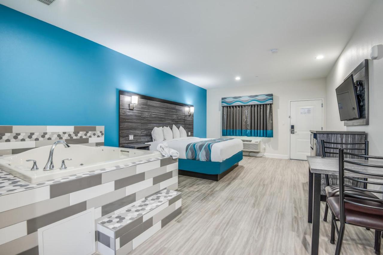 King Suite with Spa Bath at Americas Best Value Inn & Suites Houston at Hwy 6