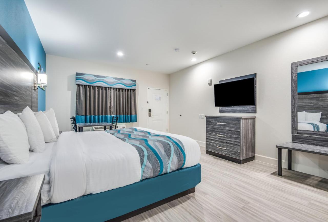 Suite at Americas Best Value Inn & Suites Houston at Hwy 6