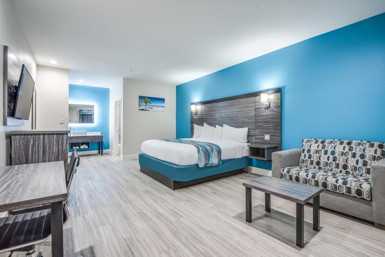 King Room at Americas Best Value Inn & Suites Houston at Hwy 6