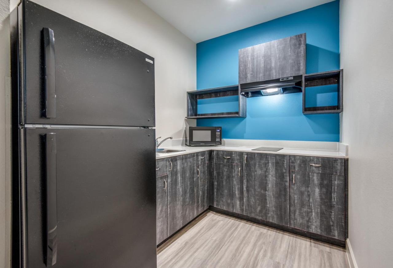 Suite at Americas Best Value Inn & Suites Houston at Hwy 6