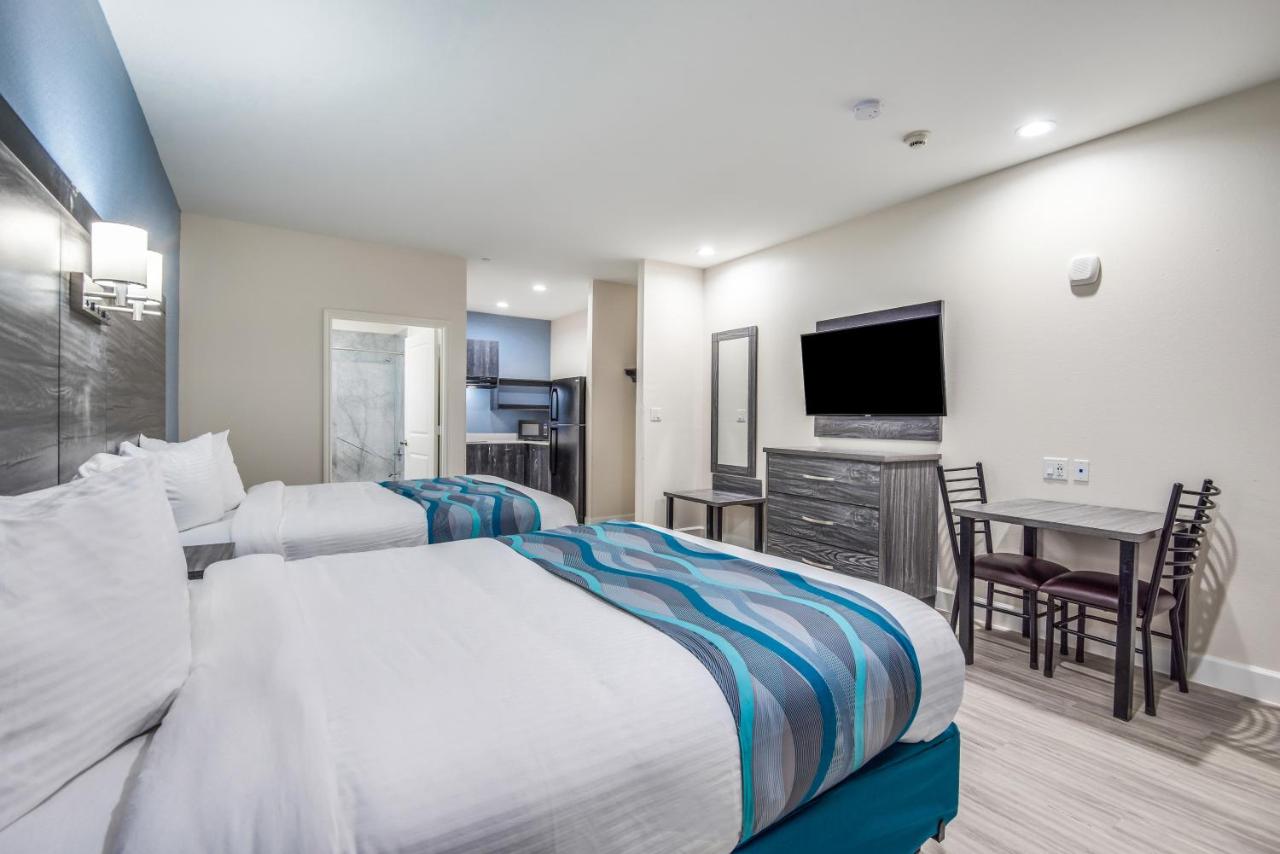 Queen Room at Americas Best Value Inn & Suites Houston at Hwy 6