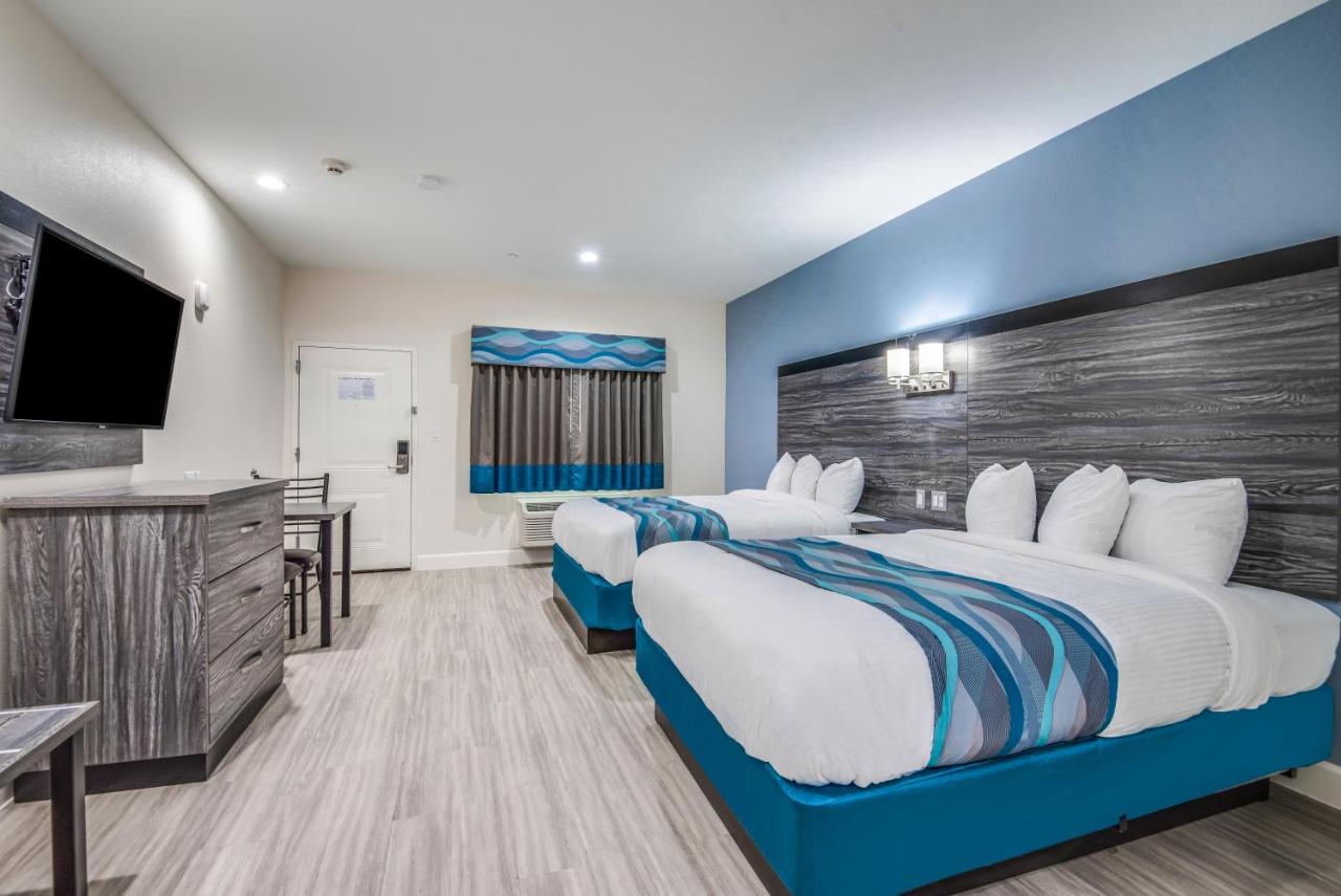 Queen Room at Americas Best Value Inn & Suites Houston at Hwy 6