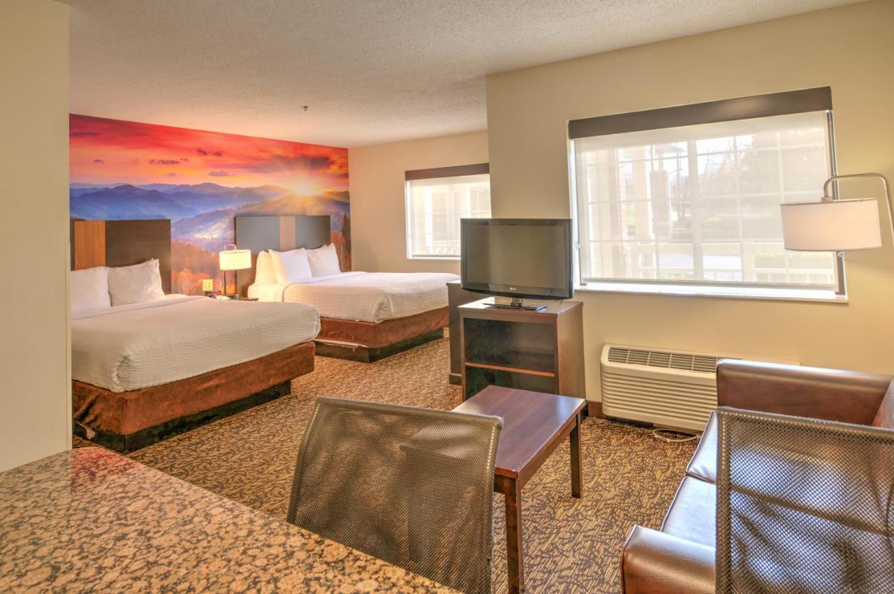 Studio with Two Queen Beds and Sofa Bed at LeConte Hotel & Convention Center, an Ascend Collection Hotel