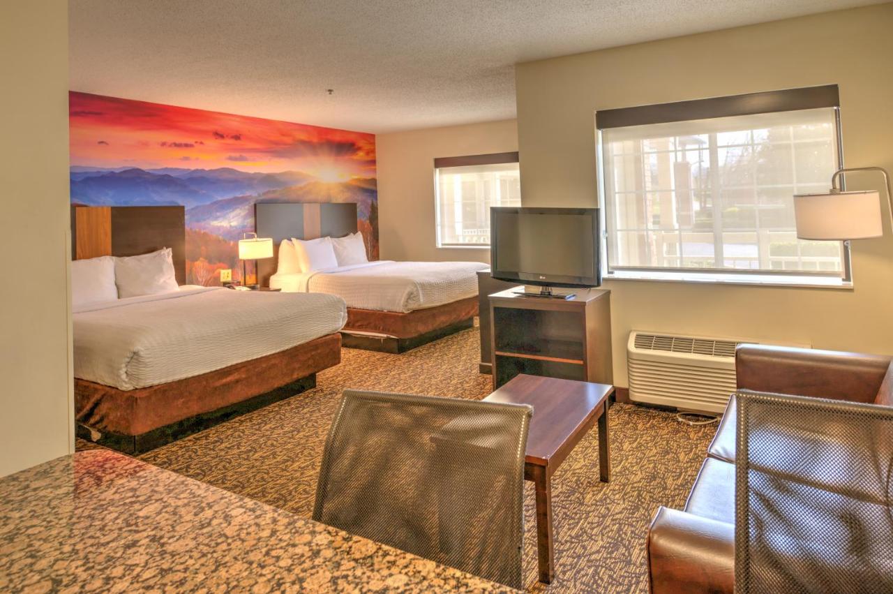 Studio with Two Queen Beds and Sofa Bed at LeConte Hotel & Convention Center, an Ascend Collection Hotel