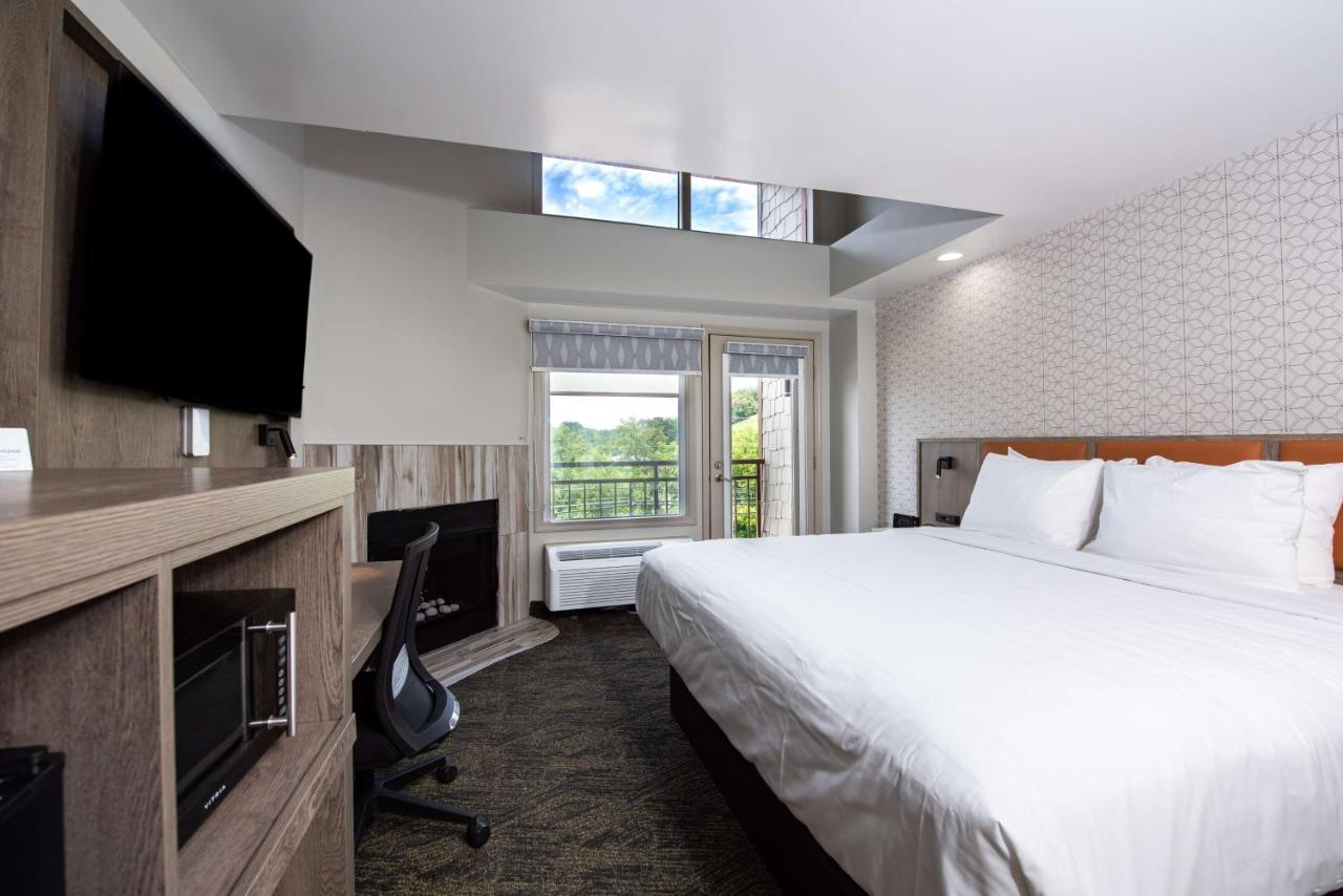 King Room with Balcony and Loft at Best Western Plus Apple Valley Lodge Pigeon Forge