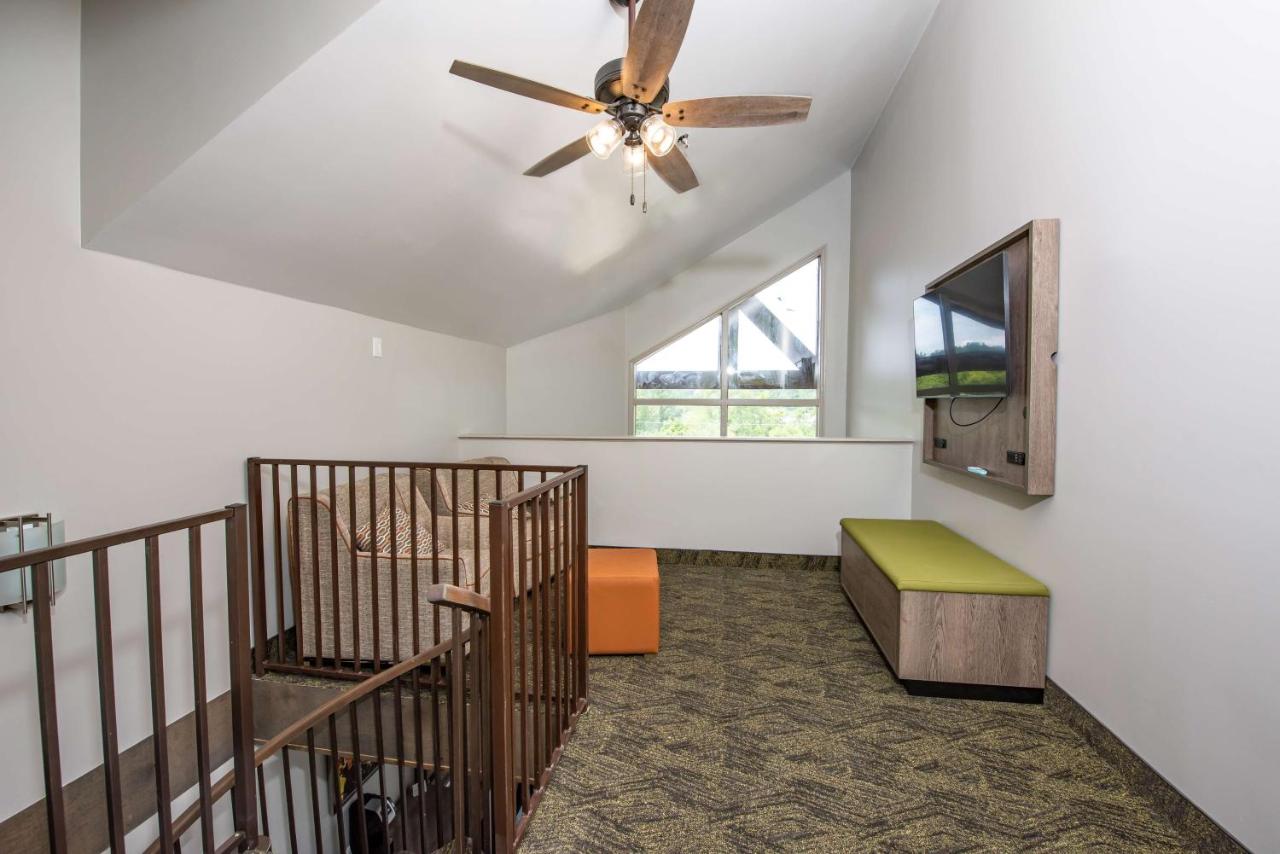 King Room with Balcony and Loft at Best Western Plus Apple Valley Lodge Pigeon Forge