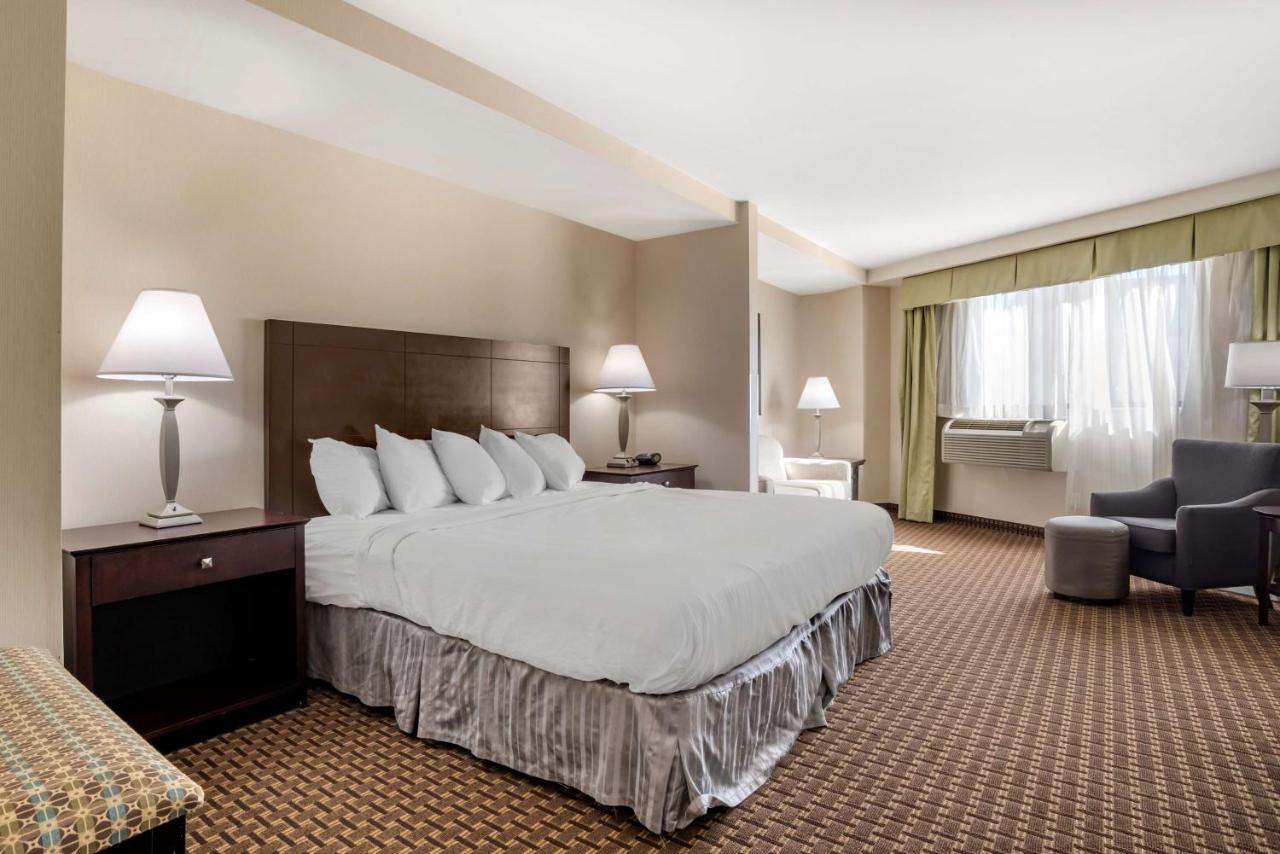 Business King Suite with Sofa Bed - Non-Smoking at Best Western Plus Philadelphia Airport S. At Widener Univ.