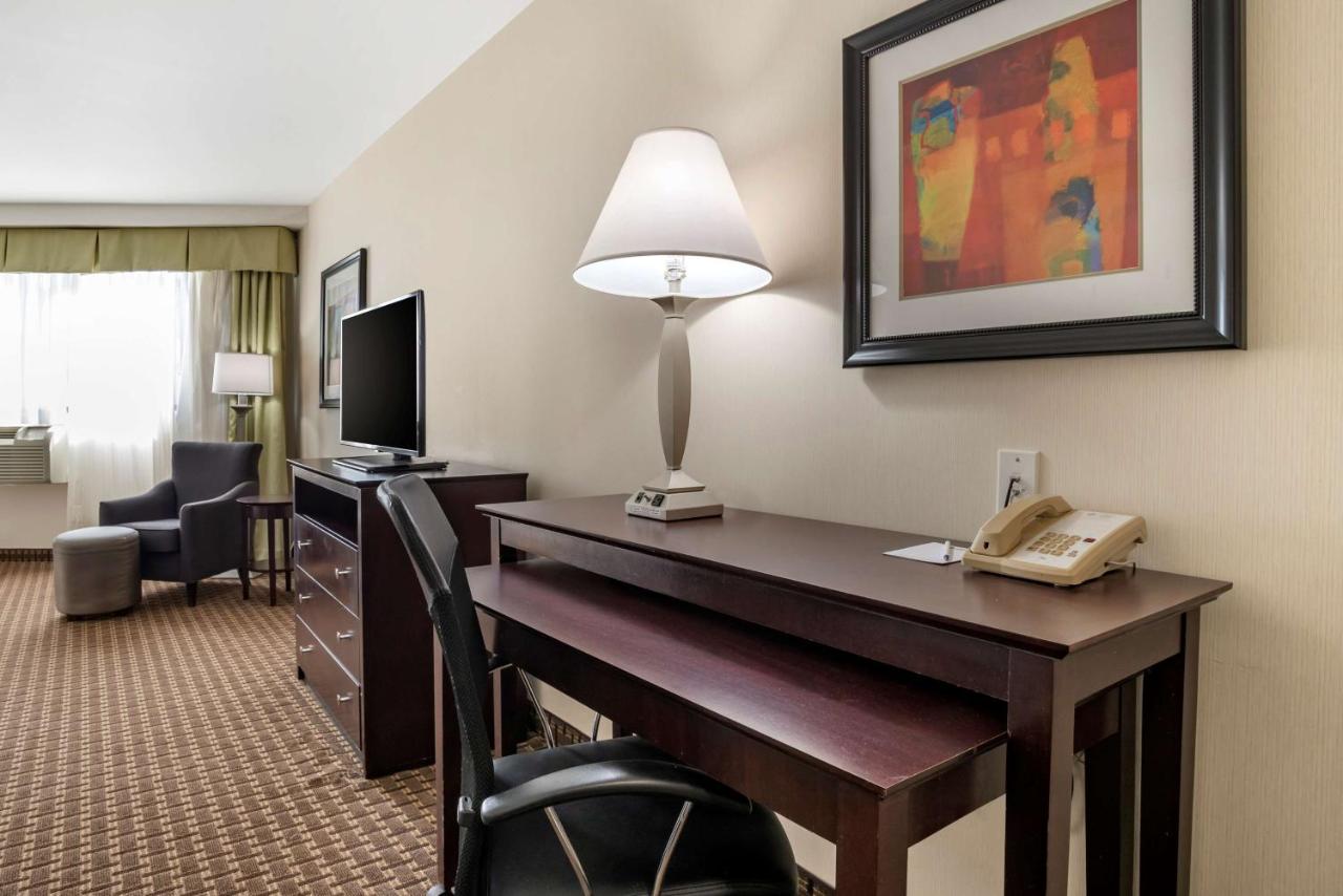 Business King Suite with Sofa Bed - Non-Smoking at Best Western Plus Philadelphia Airport S. At Widener Univ.
