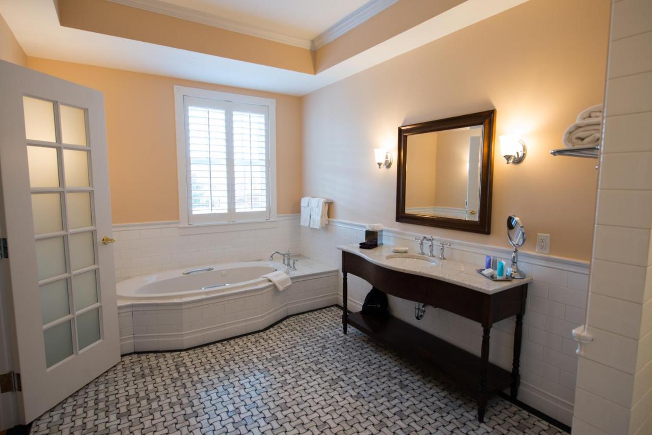 | Mills Park Hotel