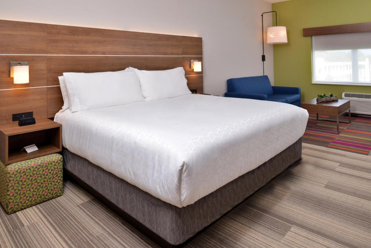 King Suite - Non-Smoking at Holiday Inn Express & Suites Wildwood The Villages by IHG