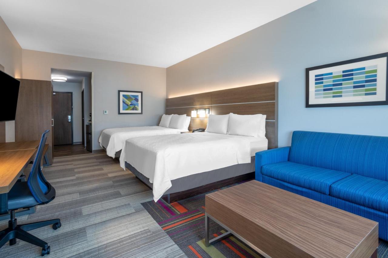 Queen Suite with Two Queen Beds - Non-Smoking at Holiday Inn Express & Suites Wildwood The Villages by IHG