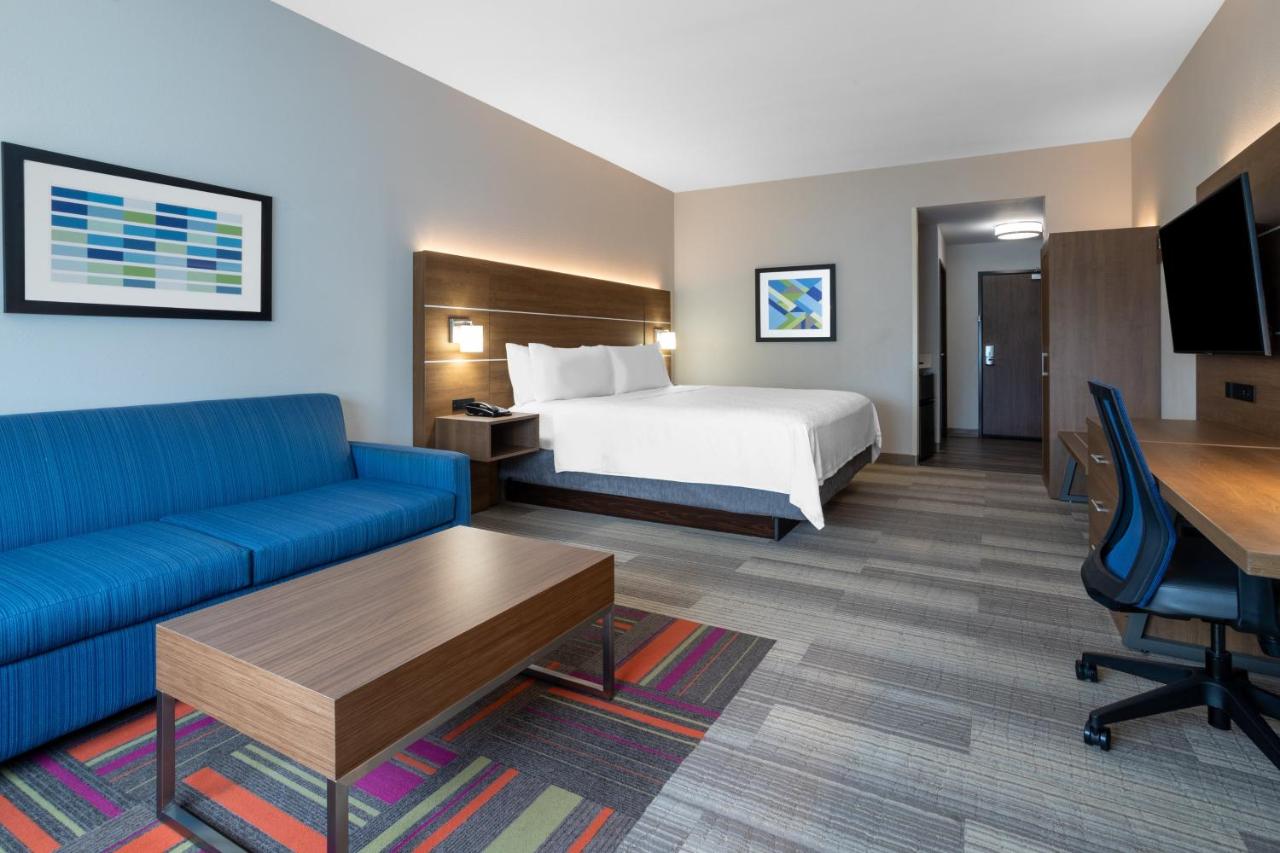 King Suite - Non-Smoking at Holiday Inn Express & Suites Wildwood The Villages by IHG