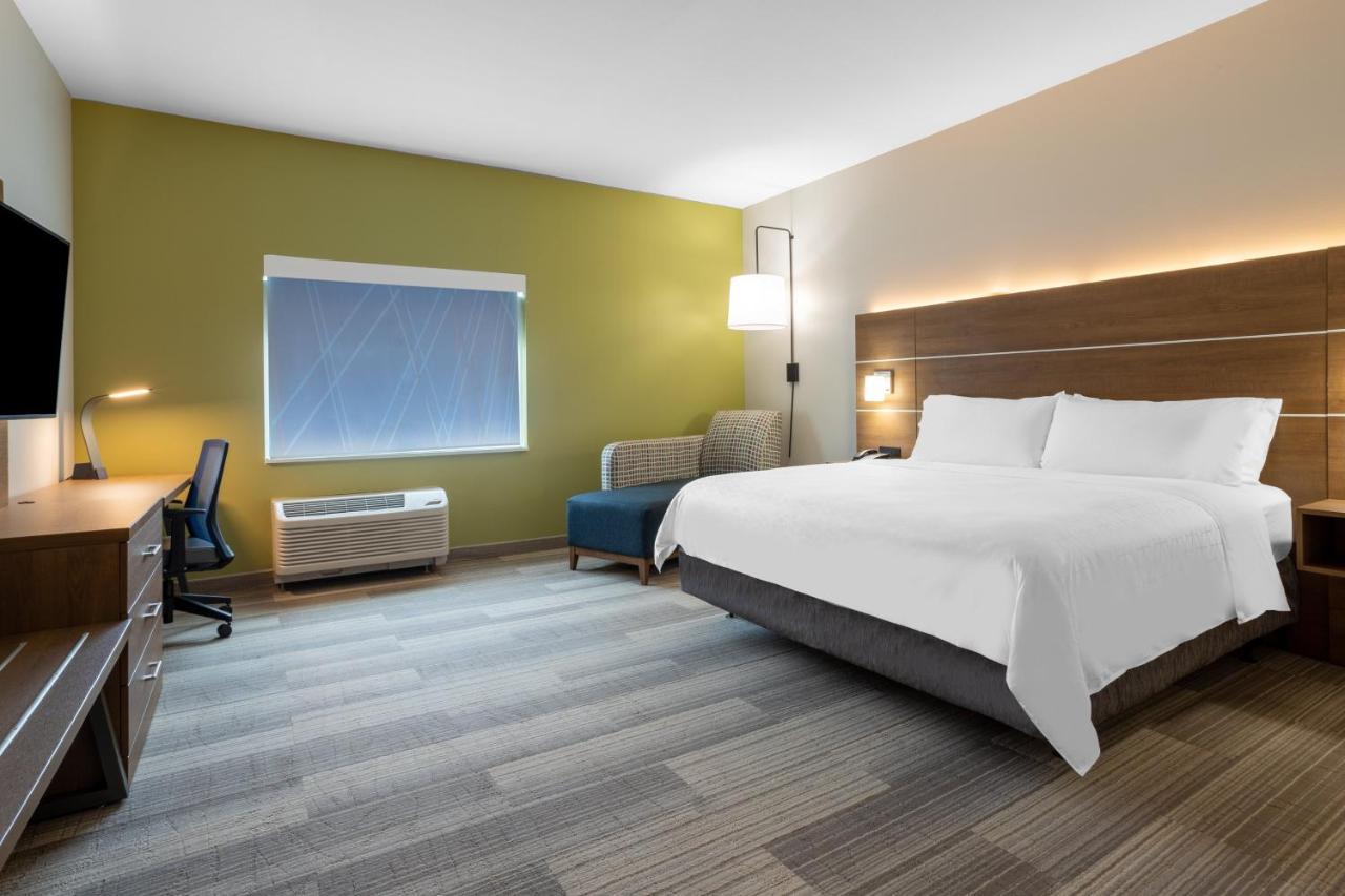 King Room Hearing Accessible with Roll-In Shower - Non-Smoking at Holiday Inn Express & Suites Wildwood The Villages by IHG