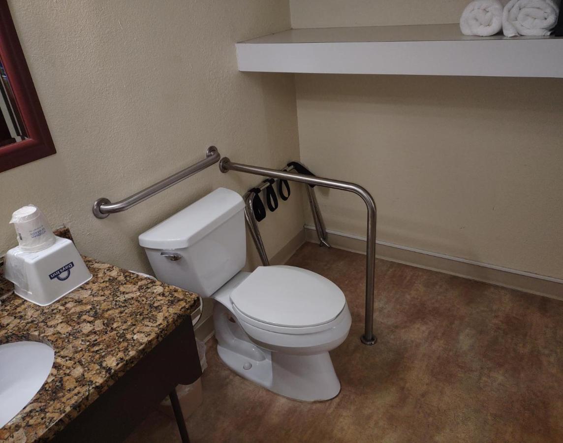 King Room with Roll In Shower and Grab Bars - Mobility/Hearing Impaired/Non-Smoking at Days Inn by Wyndham Port Charlotte/Punta Gorda