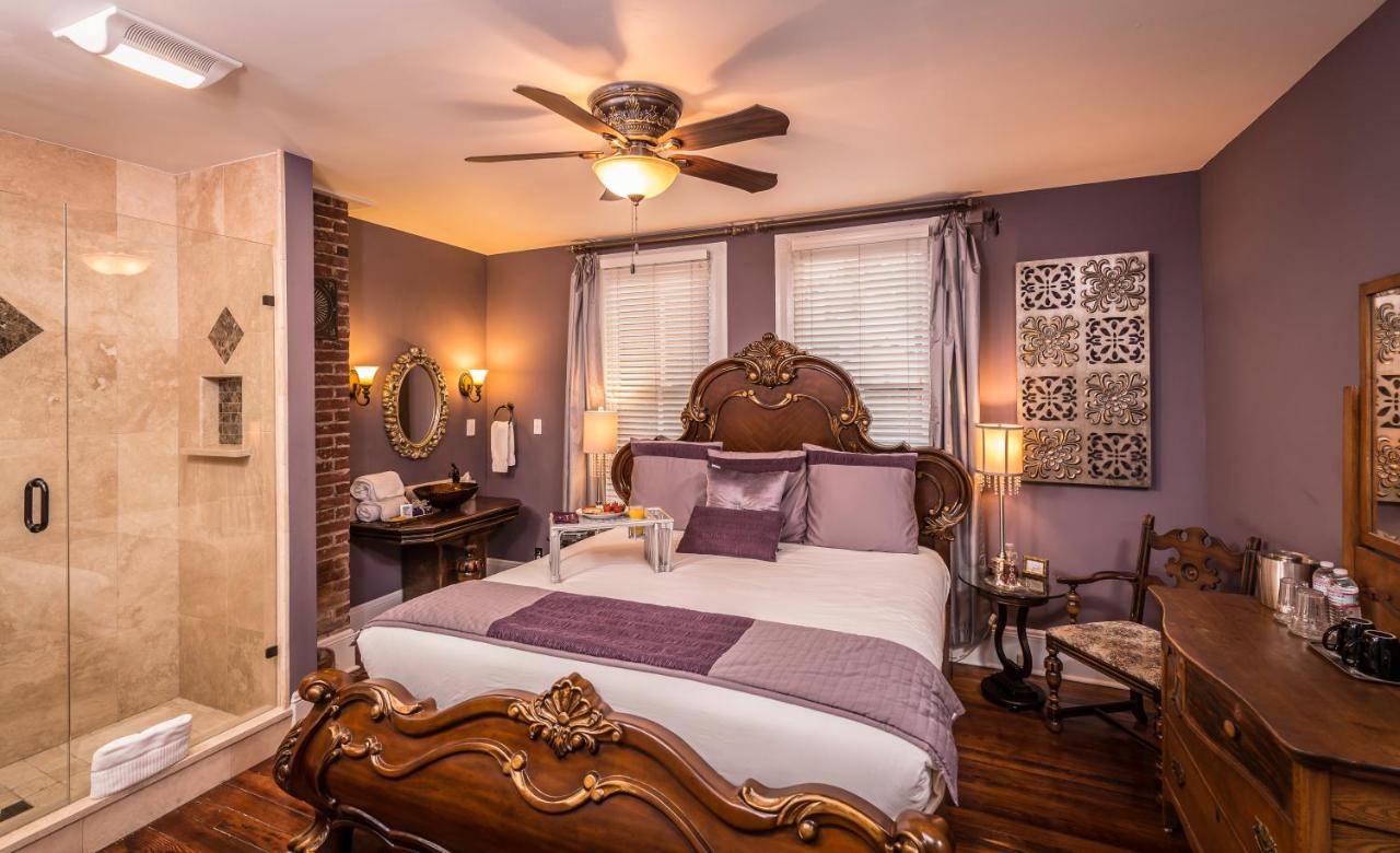 | Carriage Way Inn Bed & Breakfast Adults Only - 21 years old and up