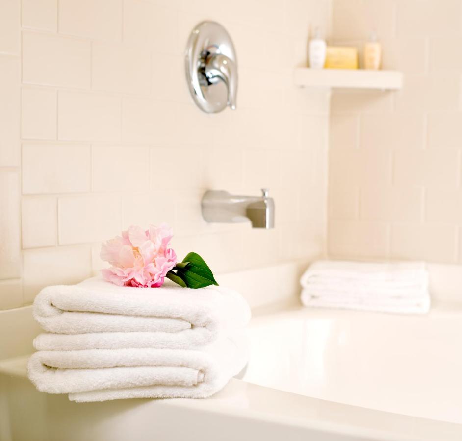 King Suite at Ayres Hotel Costa Mesa/Newport Beach